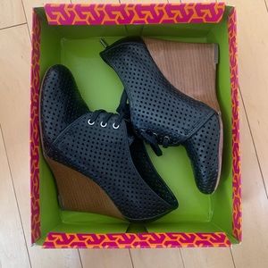 Tory Burch Black Lace Up Wedge Booties Size 10